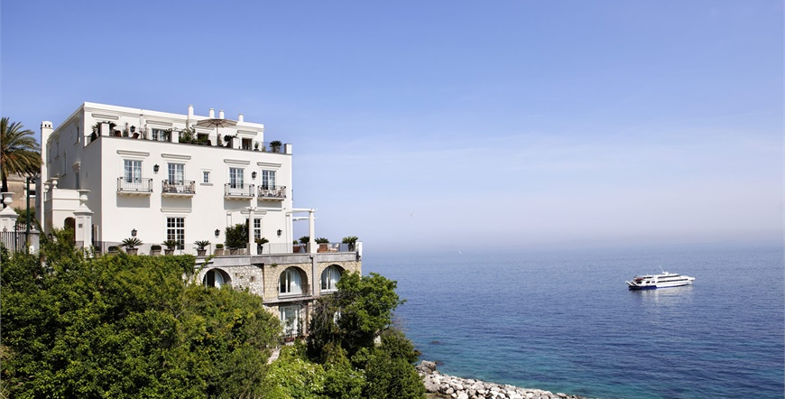 (16960)J.K. Place Capri