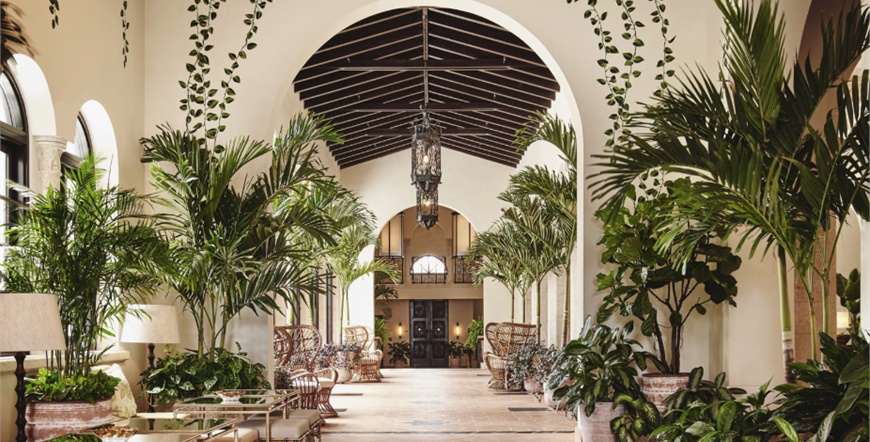 (22132)Four Seasons Hotel at The Surf Club1